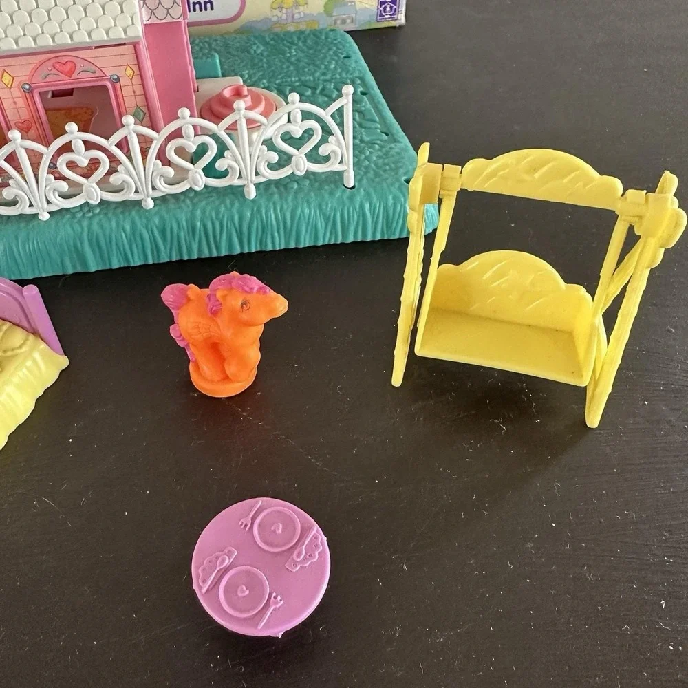 Vtg Petite Ponies My Little Pony Mini Whinny Winks Inn With Box
